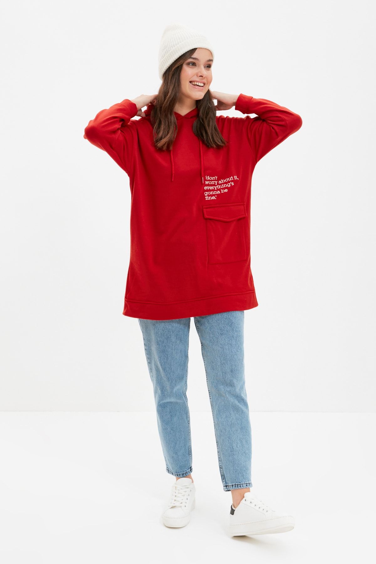 Trendyol Modest Kırmızı Kapüşonlu Baskılı Cep Detaylı Örme Sweatshirt TCTAW22TW0218