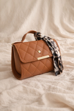 Kahverengi Kapitone Kadın Omuz Çantası – Zincir Askılı Şallı Mini El ve Çapraz Çanta Image 1