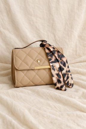Bej Kapitone Kadın Omuz Çantası – Zincir Askılı Şallı Mini El ve Çapraz Çanta Image 1