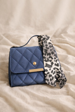 Lacivert Kapitone Kadın Omuz Çantası – Zincir Askılı Şallı Mini El ve Çapraz Çanta Image 1