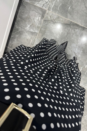 Kemerli Puantiyeli Yırtmaçlı Kat Kat Etek Siyah Image 2