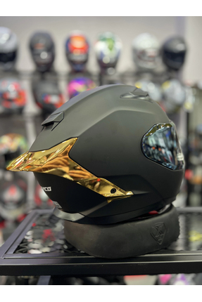 871 Mat Siyah Gold Vizör Kapalı Kask Image 1