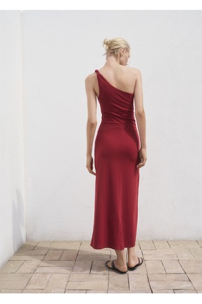 Büzgülü askılı asimetrik elbise Image 3