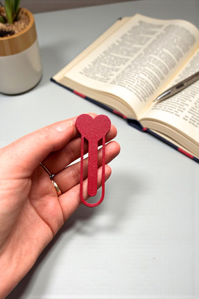 Kalp Tasarımlı Sevimli Minimalist ve Şık Okuma Hediyesi Kitap Ayracı Image 2