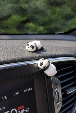 1 Adet Plastik Mini Panda Araç İçi Aksesuar, Araba Dekoru, Klima Süsü, Panda Dekor, Masa Dekoru. Image 0