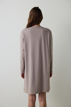 Koyu Bej Just Chill Mickey Mouse Baskılı Pamuklu Uzun Kollu Gecelik Image 3