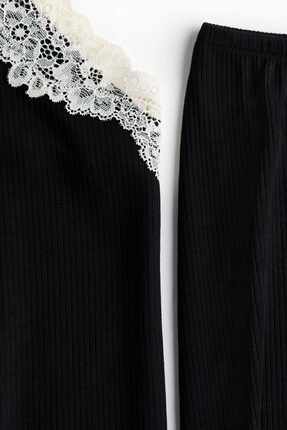 Dantel Şeritli ve Ribanalı Pijama Takımı Image 5