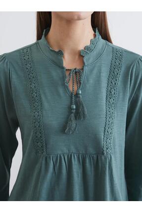 Yeşil Bağlamalı Yaka Nakışlı Büzgülü Bluz (S6) Image 2