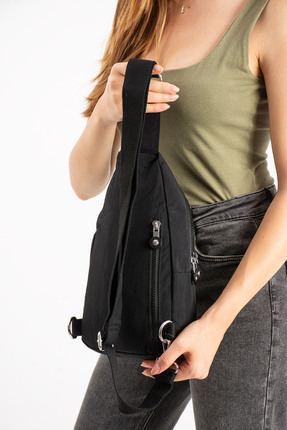 Kadın Krinkıl Kumaş Suya Dayanıklı Çapraz Askılı Siyah Renkli Çanta Image 1