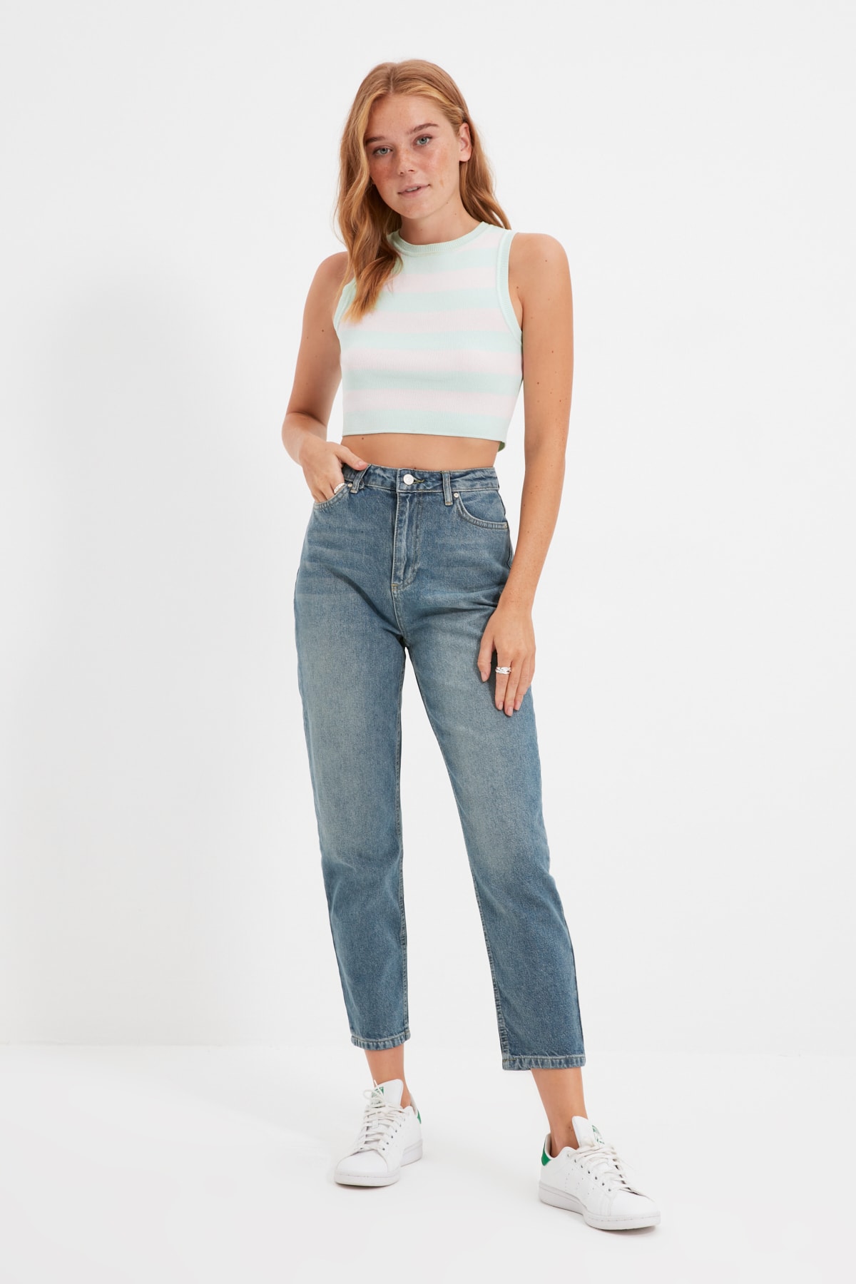TRENDYOLMİLLA Mavi Yüksek Bel Mom Jeans TWOAW21JE0223