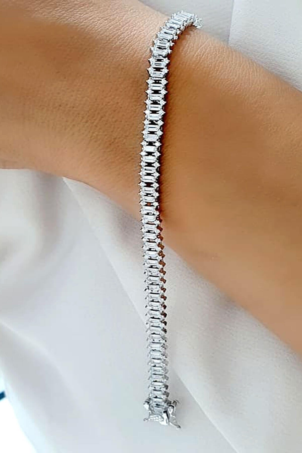 OSESHOP Pırlanta Işıltısında Zirkon Taşlı Baget Taş Detaylı Su Yolu Bileklik