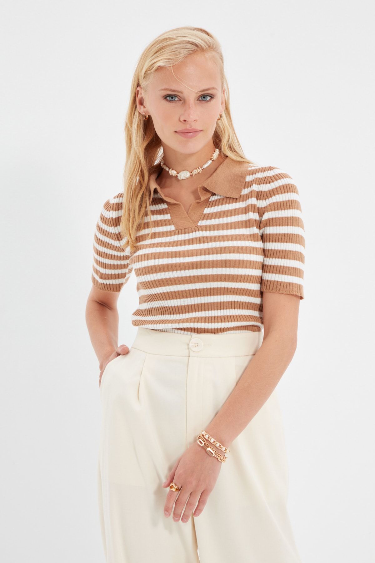 TRENDYOLMİLLA Camel Çizgili Triko Kazak TWOAW22KZ2255