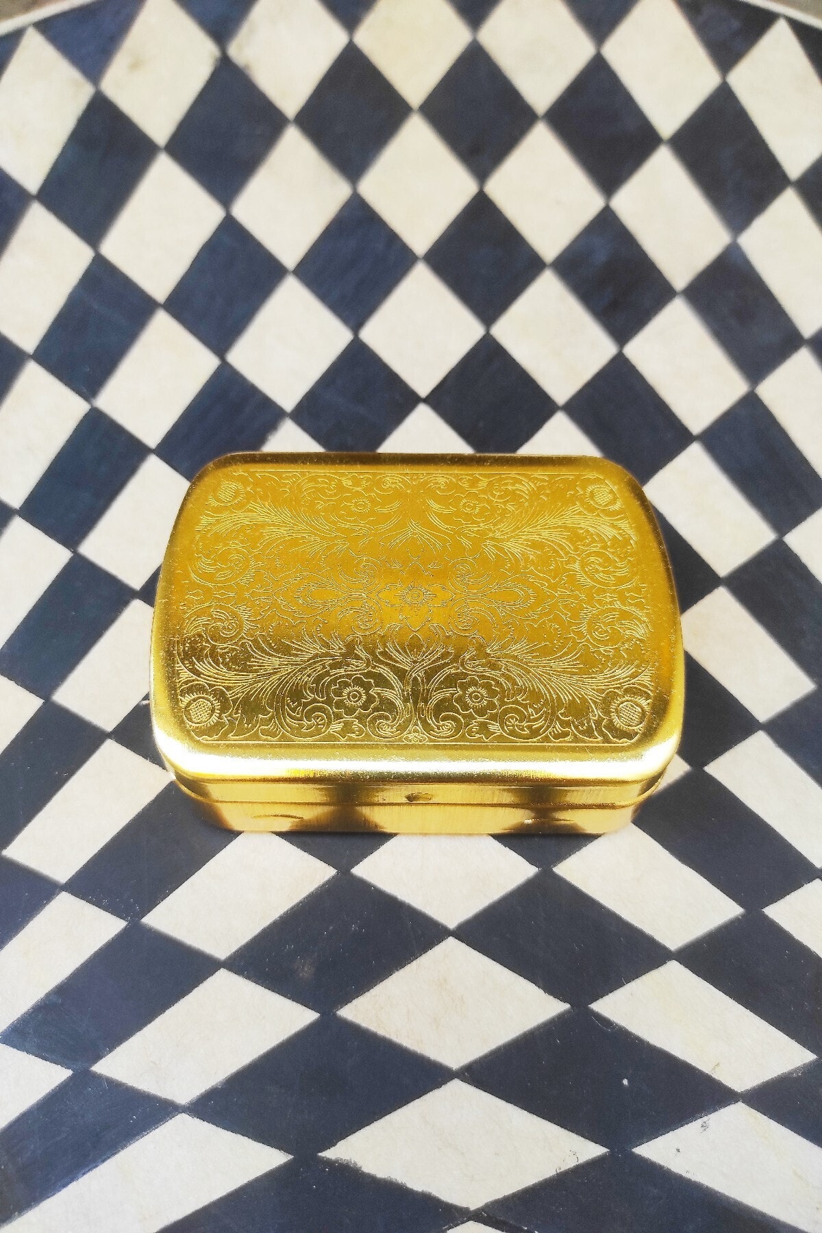 Kadıköy Hediyelik Işlemeli Tütün Tabakası, Altın Sarısı Kaplamalı Ve Kağıt Hazneli