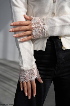 Kadın Siyah V Yaka Dantel Detaylı Hırka Image 1