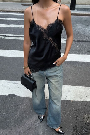 Kadın Siyah Dantel Detaylı Askılı Asimetrik Saten Bluz Image 0