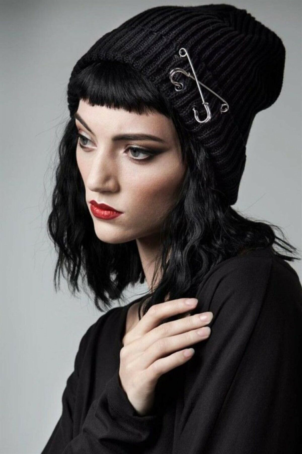 Köstebek Unisex Gotik Çengelli İğneli Siyah Bere