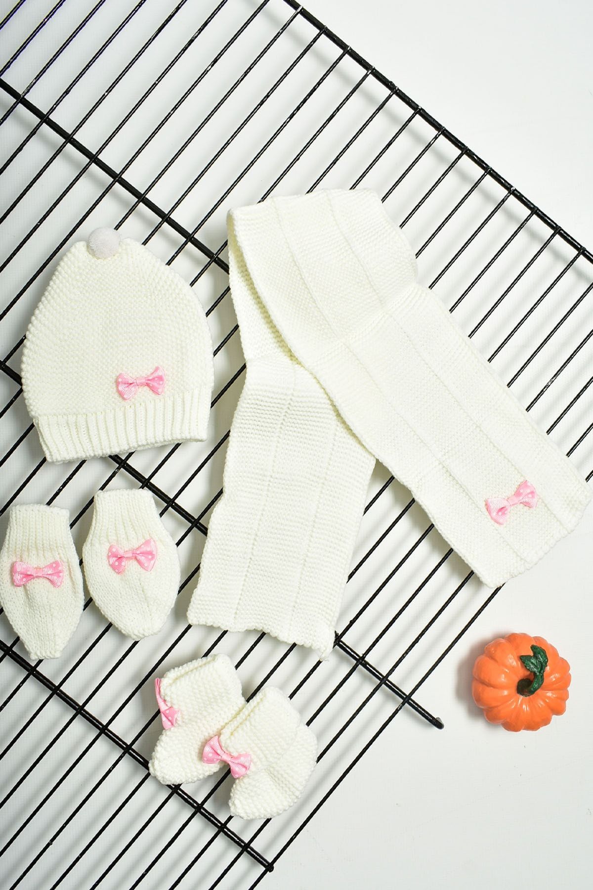 Bebe Türk Unisex Bebek Atkı Eldiven Patik Bere 4lü Takım Beyaz 0-6 Ay