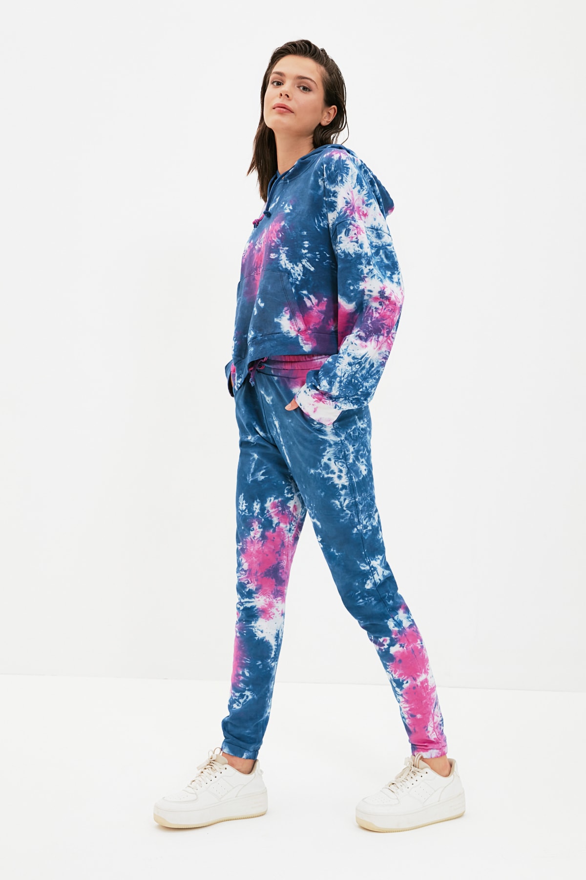 TRENDYOLMİLLA Lacivert Batik Desen Straight Fit Örme Eşofman Altı TWOAW22EA0043