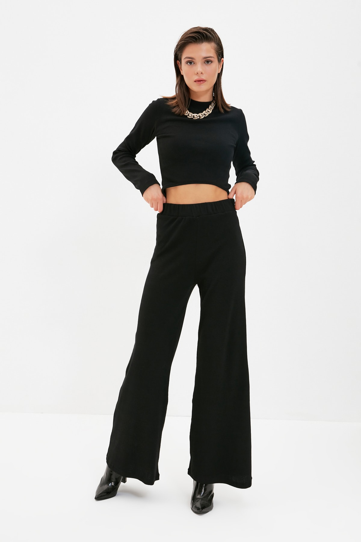 TRENDYOLMİLLA Siyah 2'li Crop Wide Leg Örme Alt-Üst Takım TWOAW22AU0290