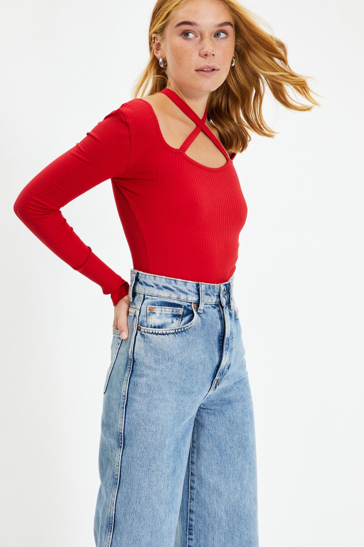 TRENDYOLMİLLA Kırmızı Askı Detaylı Çıtçıtlı Örme Body TWOAW22BD0155