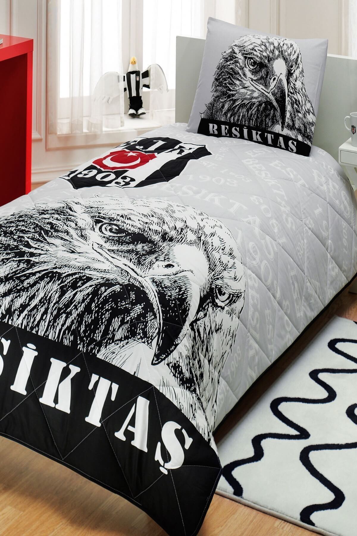 Taç Lisanslı Beşiktaş Siyah Beyaz Yatak Örtüsü