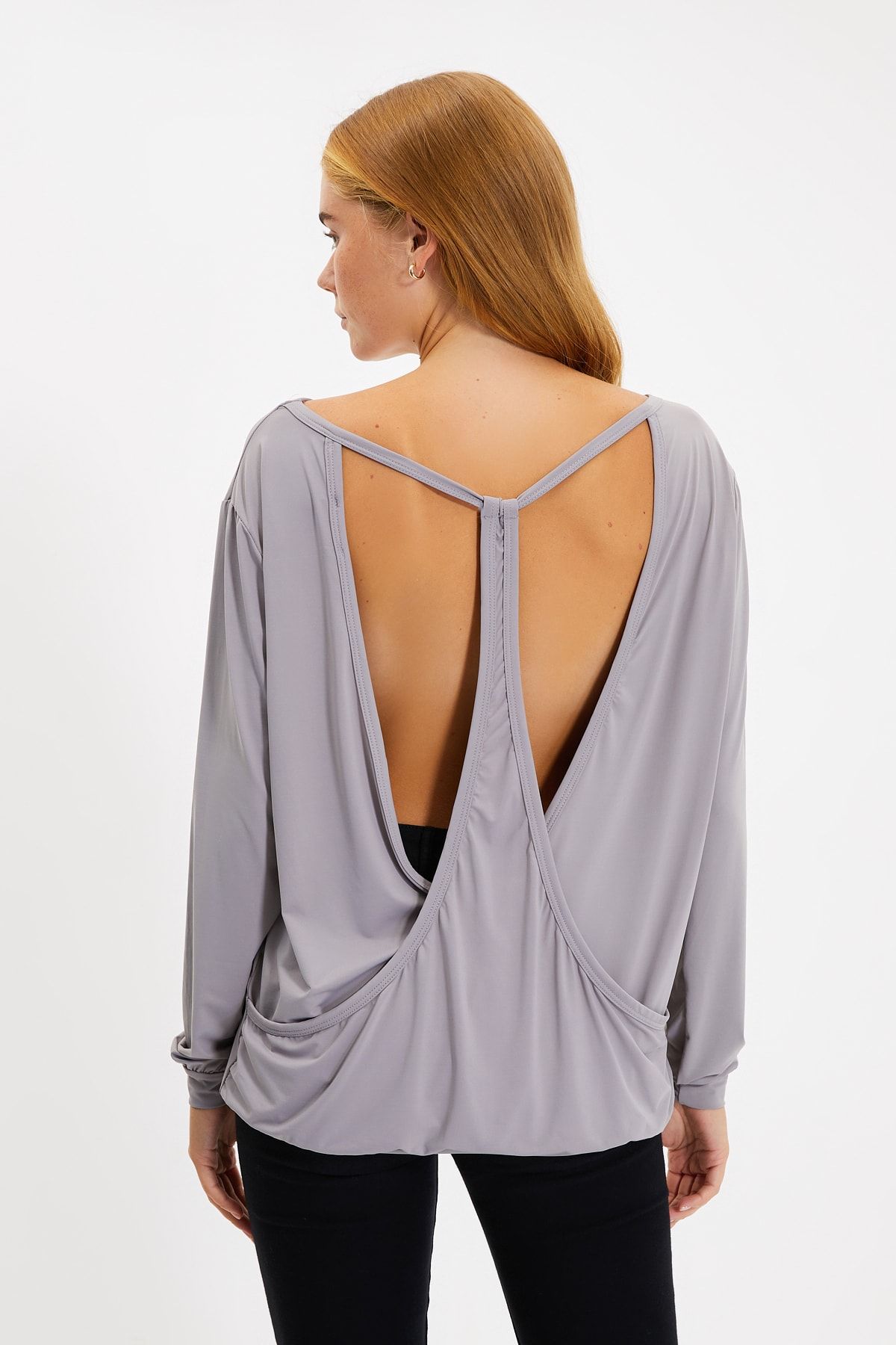 TRENDYOLMİLLA Gri Cut Out Detaylı Örme Bluz TWOAW22BZ0756