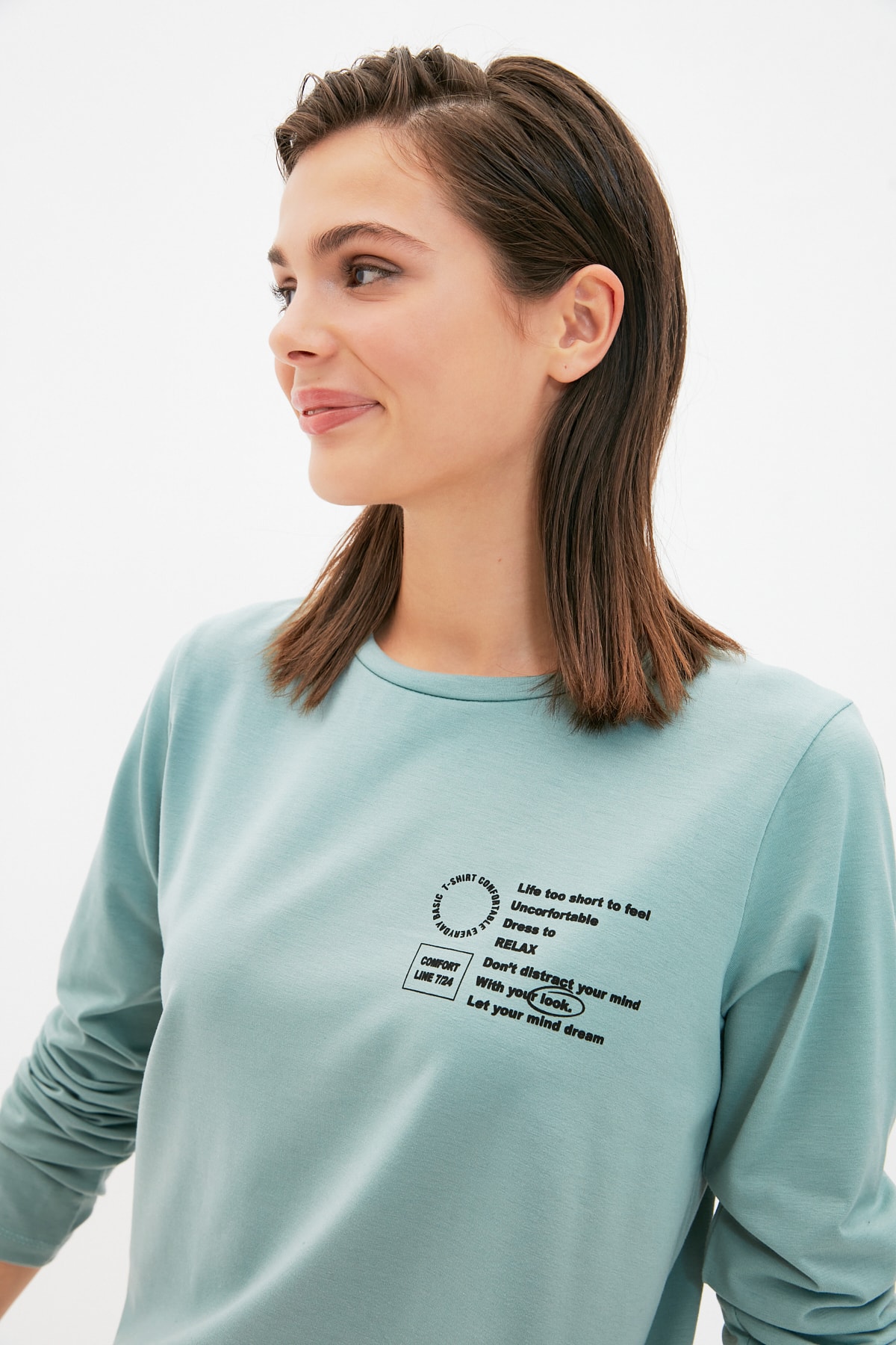 TRENDYOLMİLLA Mint Sırt Baskılı Basic Örme T-Shirt TWOAW22TS0121