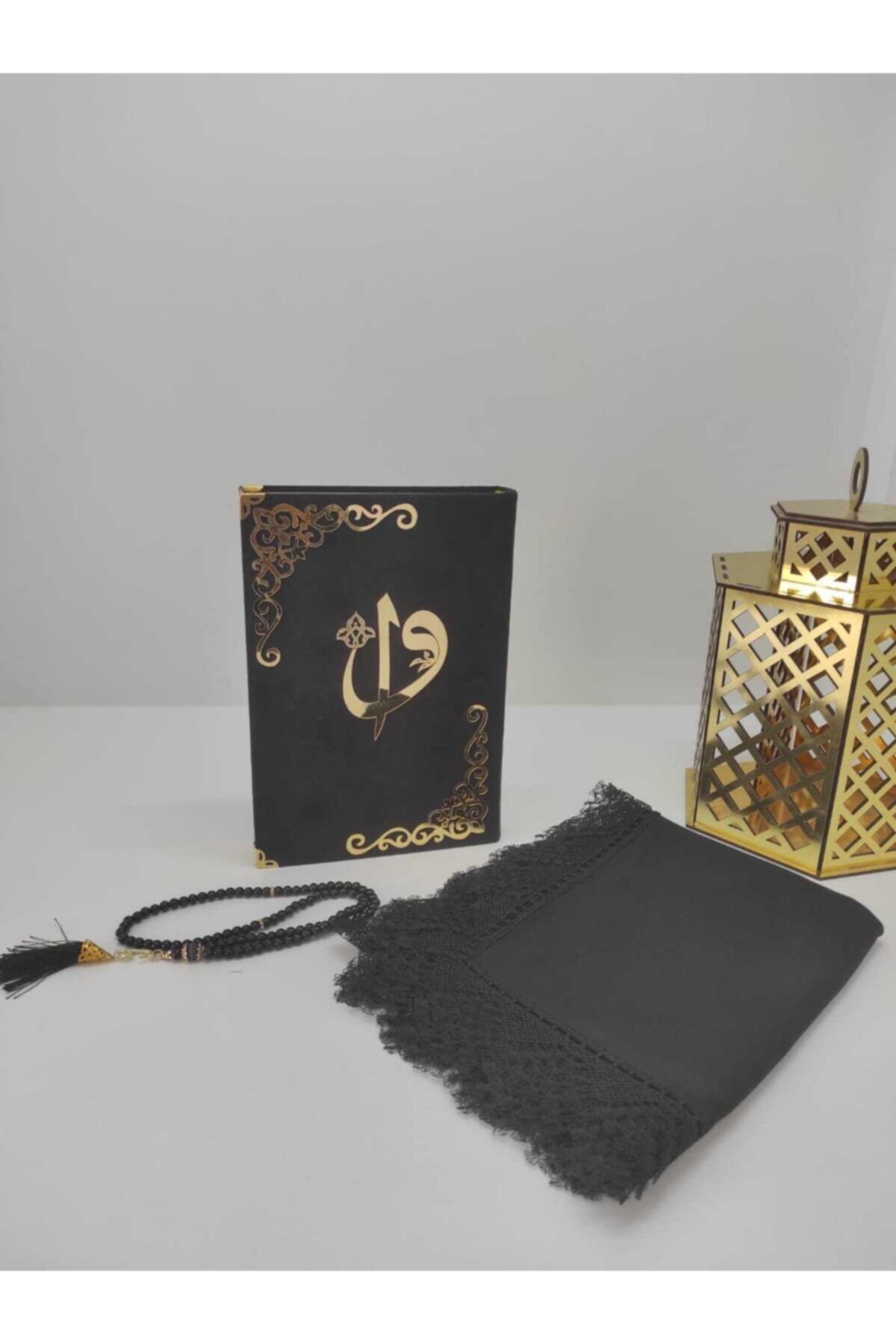 KAHRAMAN HEDİYELİK 32 Kur'an­ı Kerim Hayrat Neşriyat Orta Boy (16x24) Kadife (siyah,elif-vavlı,mühürlü) Ayraç, Tesbih Seti