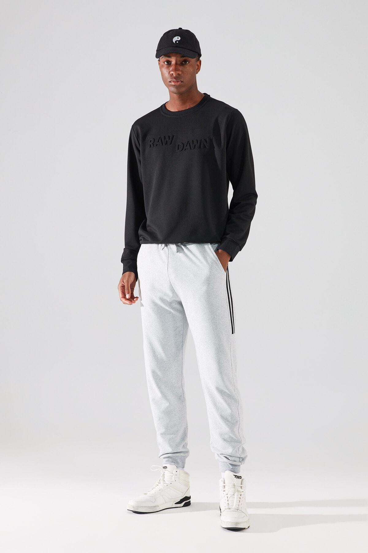TRENDYOL MAN Gri Erkek Slim Fit Şeritli Lastikli Paça Eşofman Altı TMNAW21EA0227