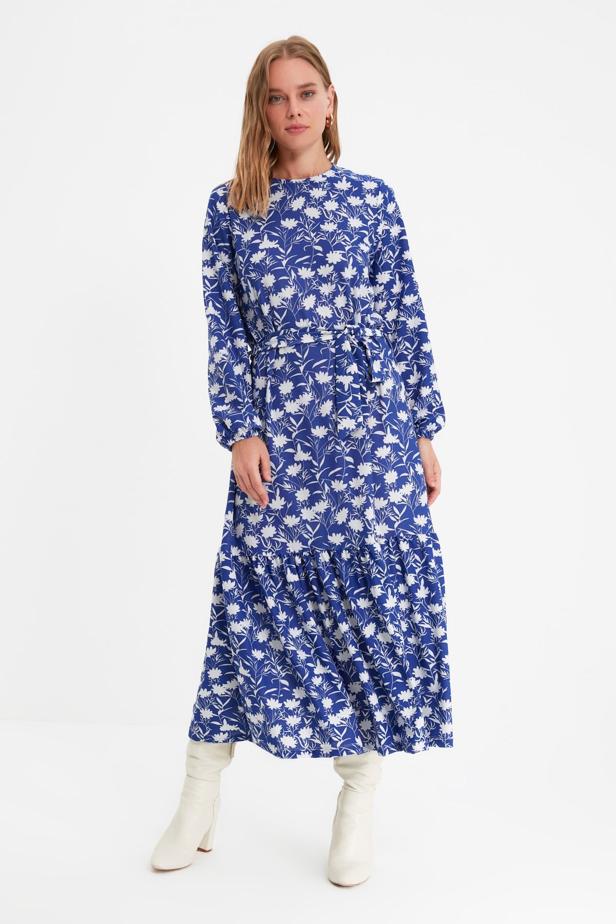Trendyol Modest Mavi Bisiklet Yaka Kuşaklı Etek Ucu Volanlı Örme Elbise TCTAW22EB0096