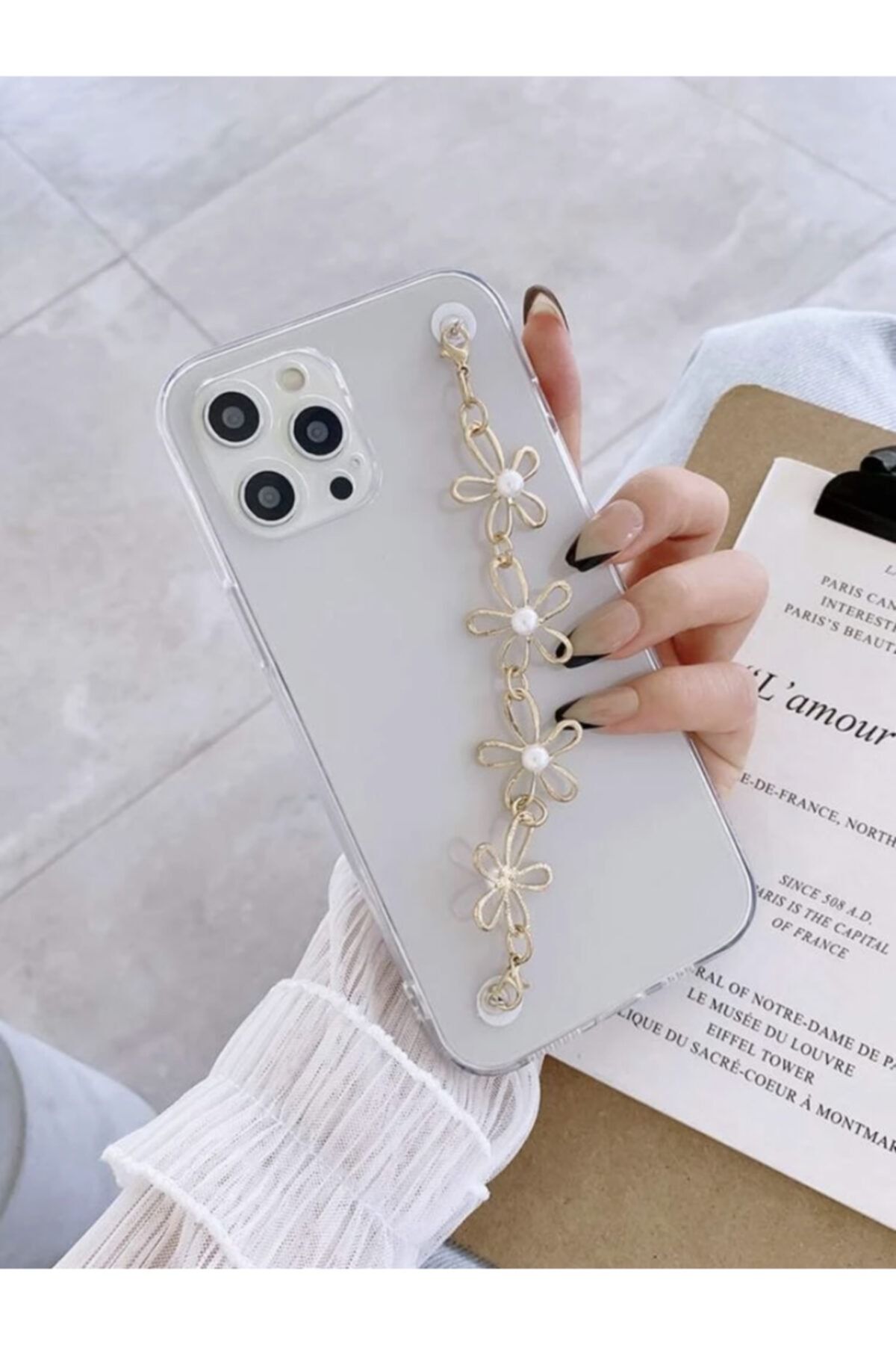 Özgü Aksesuar Iphone 12/12 Pro Çiçek Desenli Inci Dekorlu El Askılı Şeffaf Silikon Telefon Kılıfı