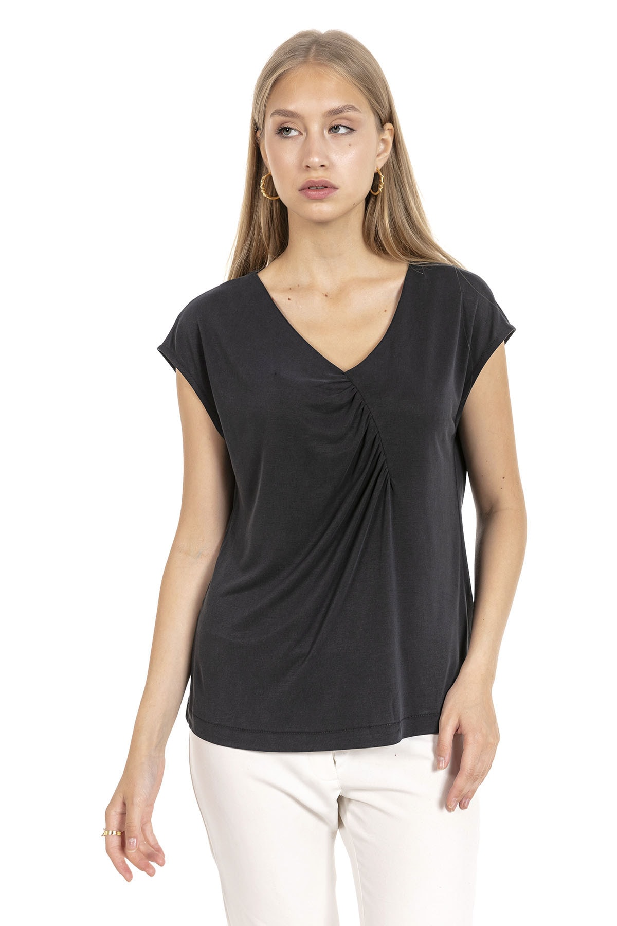 GİA&CI Kadın Siyah Renk Önden Detaylı Büzgülü Düşük Kol V Yaka T-shirt