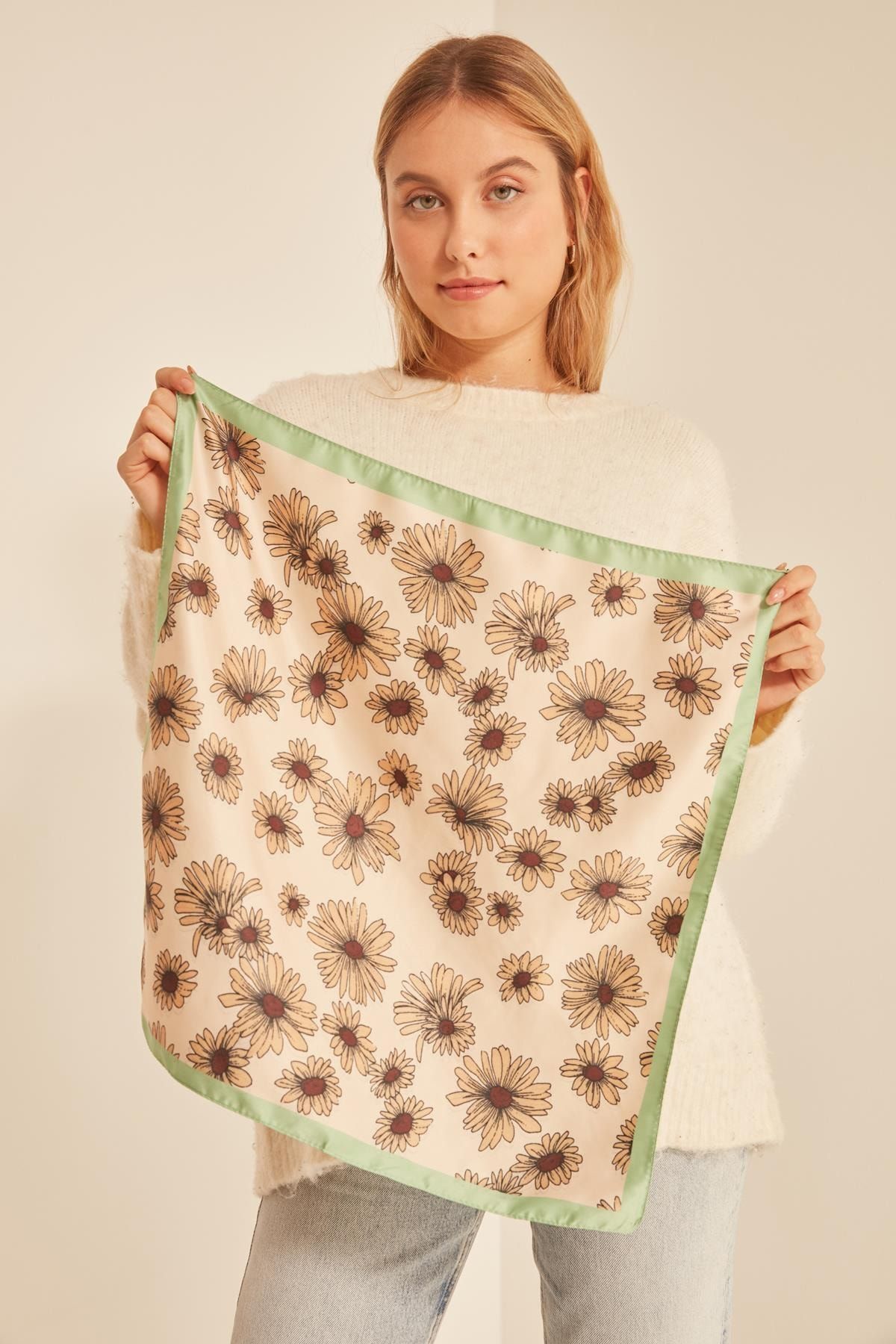YLondon 13934 Açık Çiçek Desenli Yeşil Bandana Fular