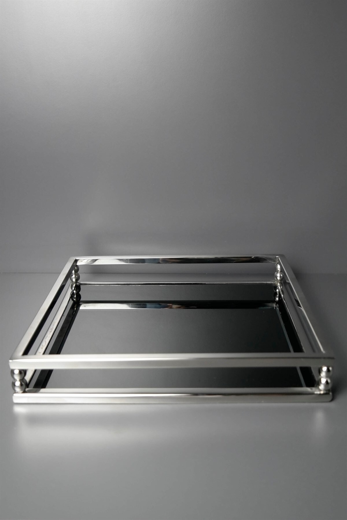 Joy Home Gümüş Renk Metal Göve Içi Siyah Camlı Dekoratif Kare Tepsi 30 Cm