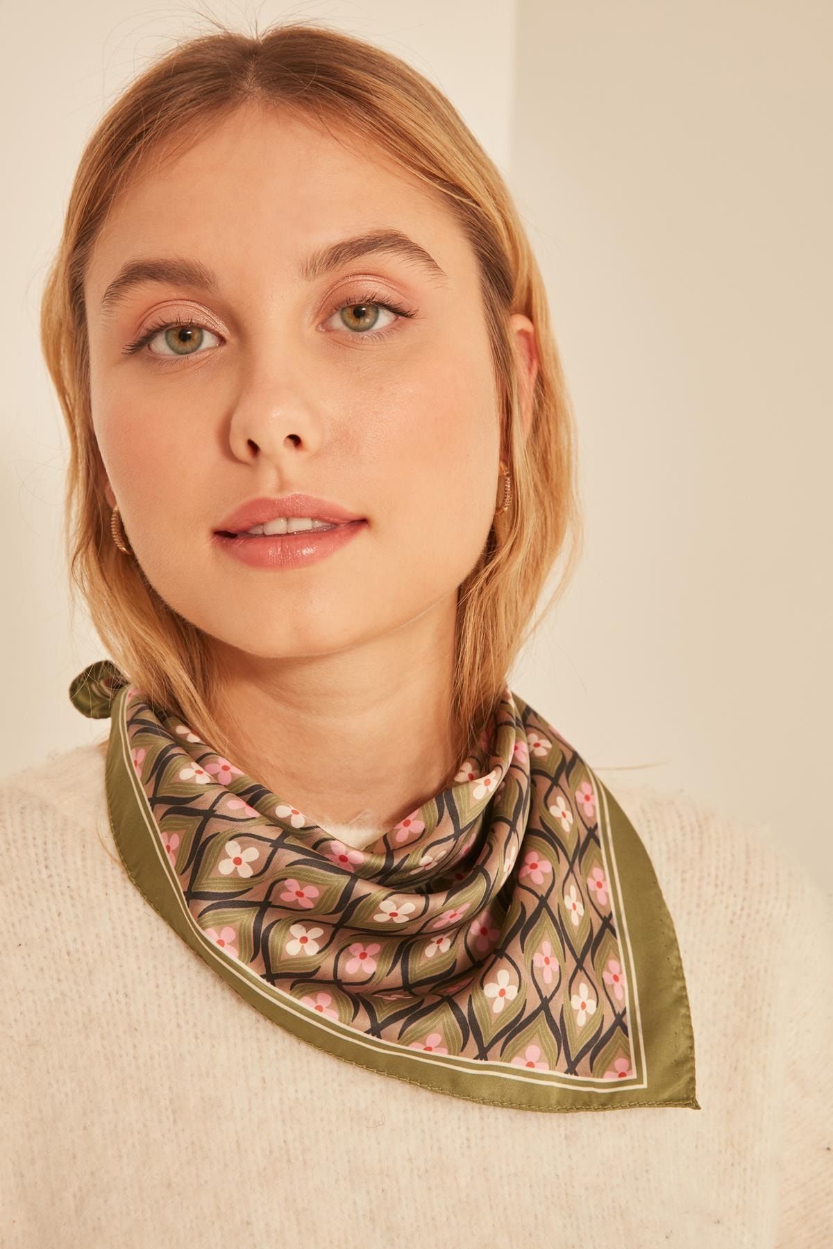 YLondon 13932 Minik Papatya Desenli Haki Bandana Fular