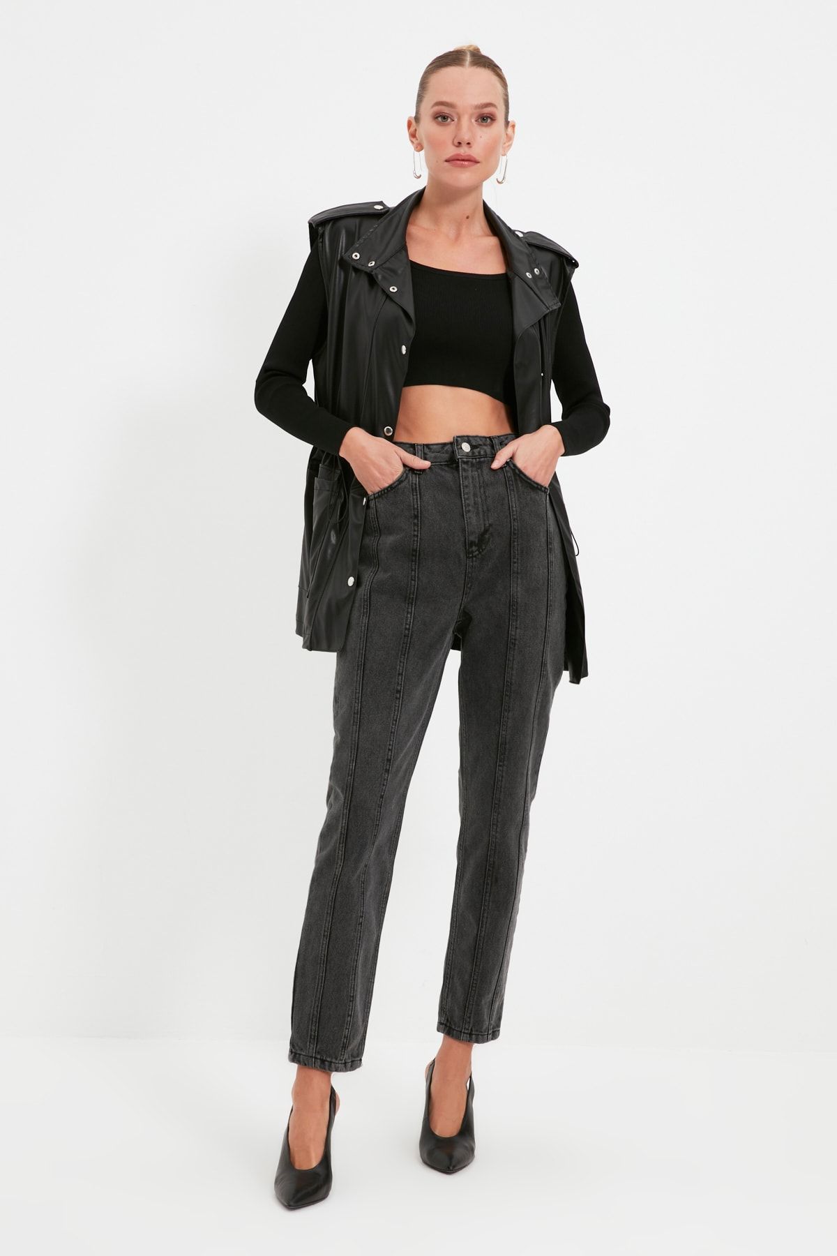 TRENDYOLMİLLA Siyah Dikiş Detaylı Yüksek Bel Mom Jeans TWOAW22JE0829