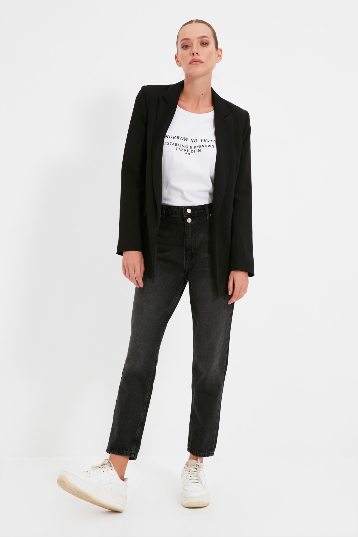 TRENDYOLMİLLA Siyah Çift Düğmeli Yüksek Bel Mom Jeans TWOSS21JE0153