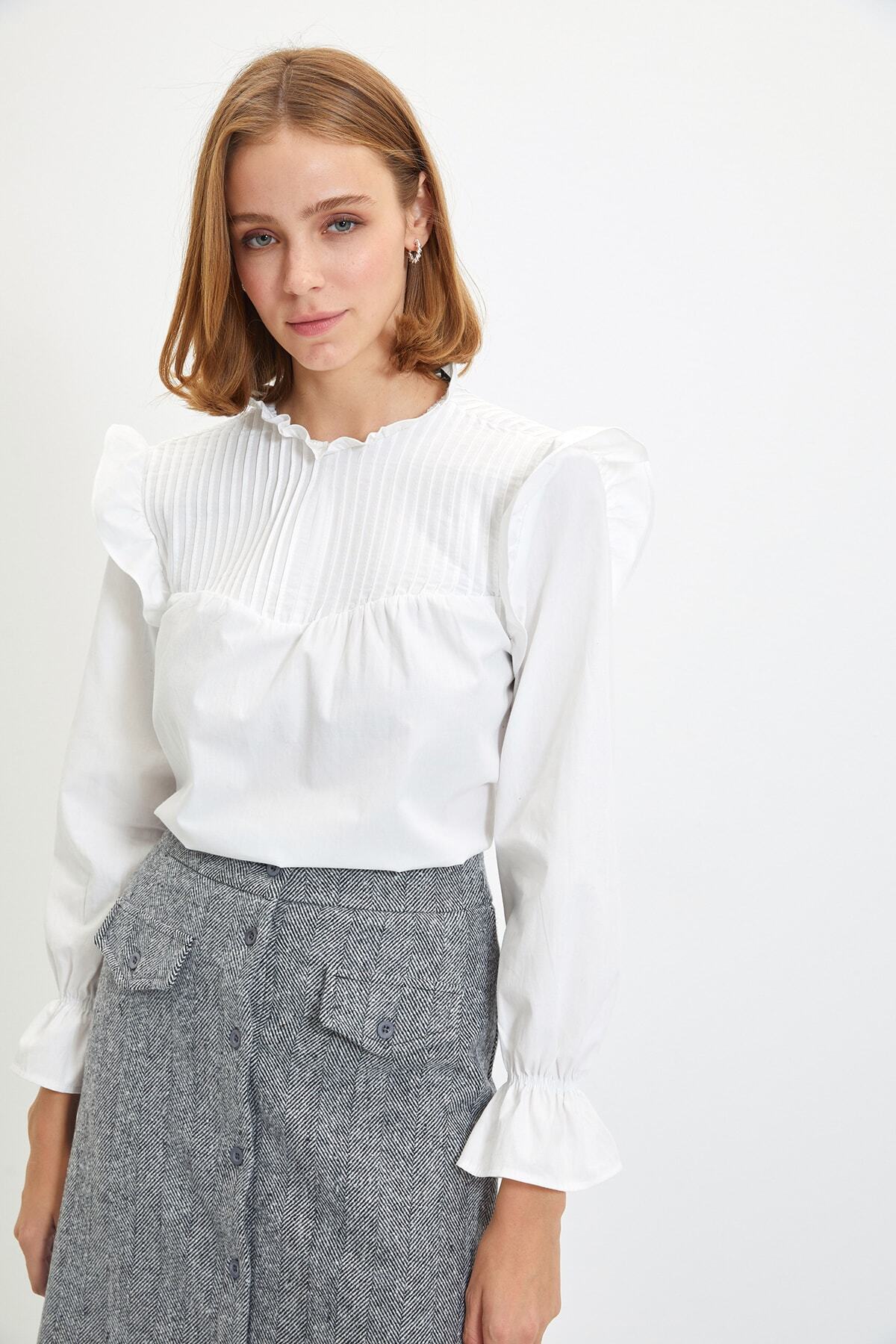 TRENDYOLMİLLA Ekru Fırfırlı Bluz TWOAW22BZ0650