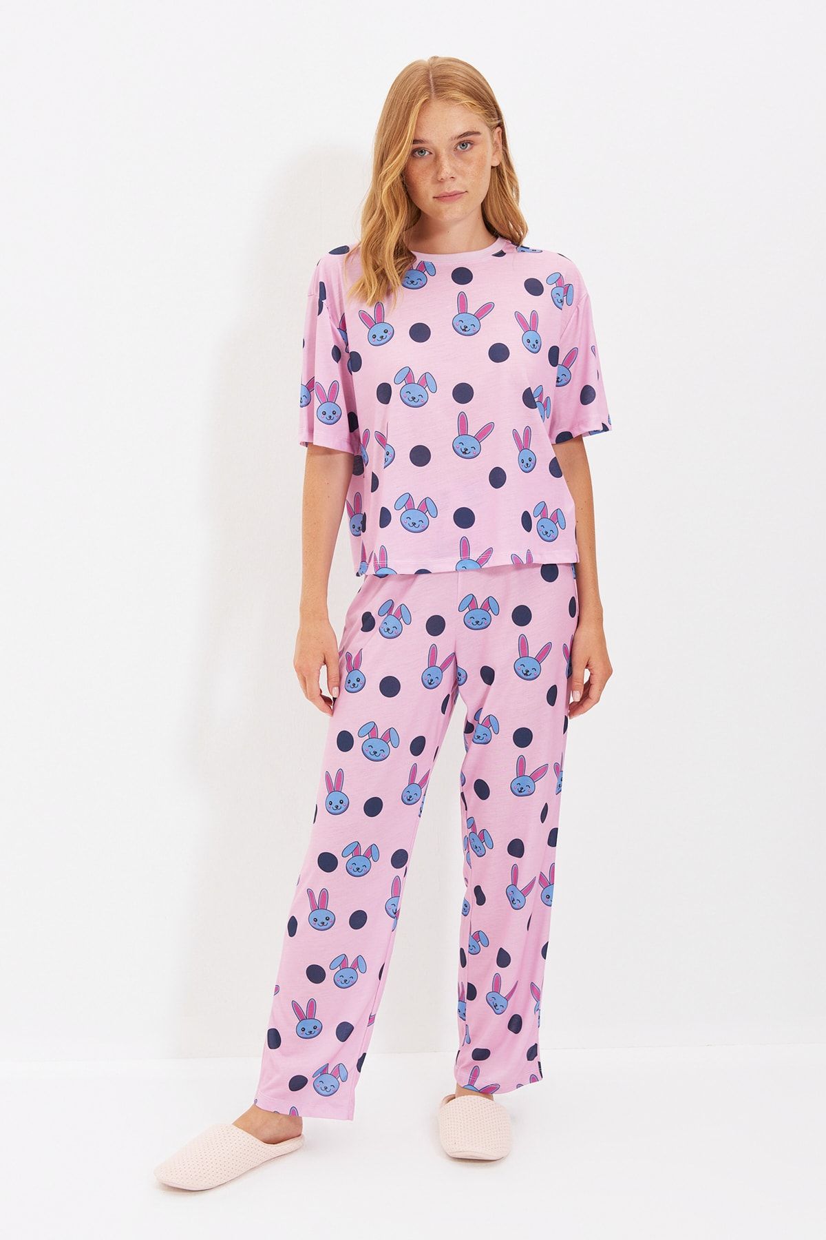 TRENDYOLMİLLA Pembe Baskılı Örme Pijama Takımı THMAW22PT0175