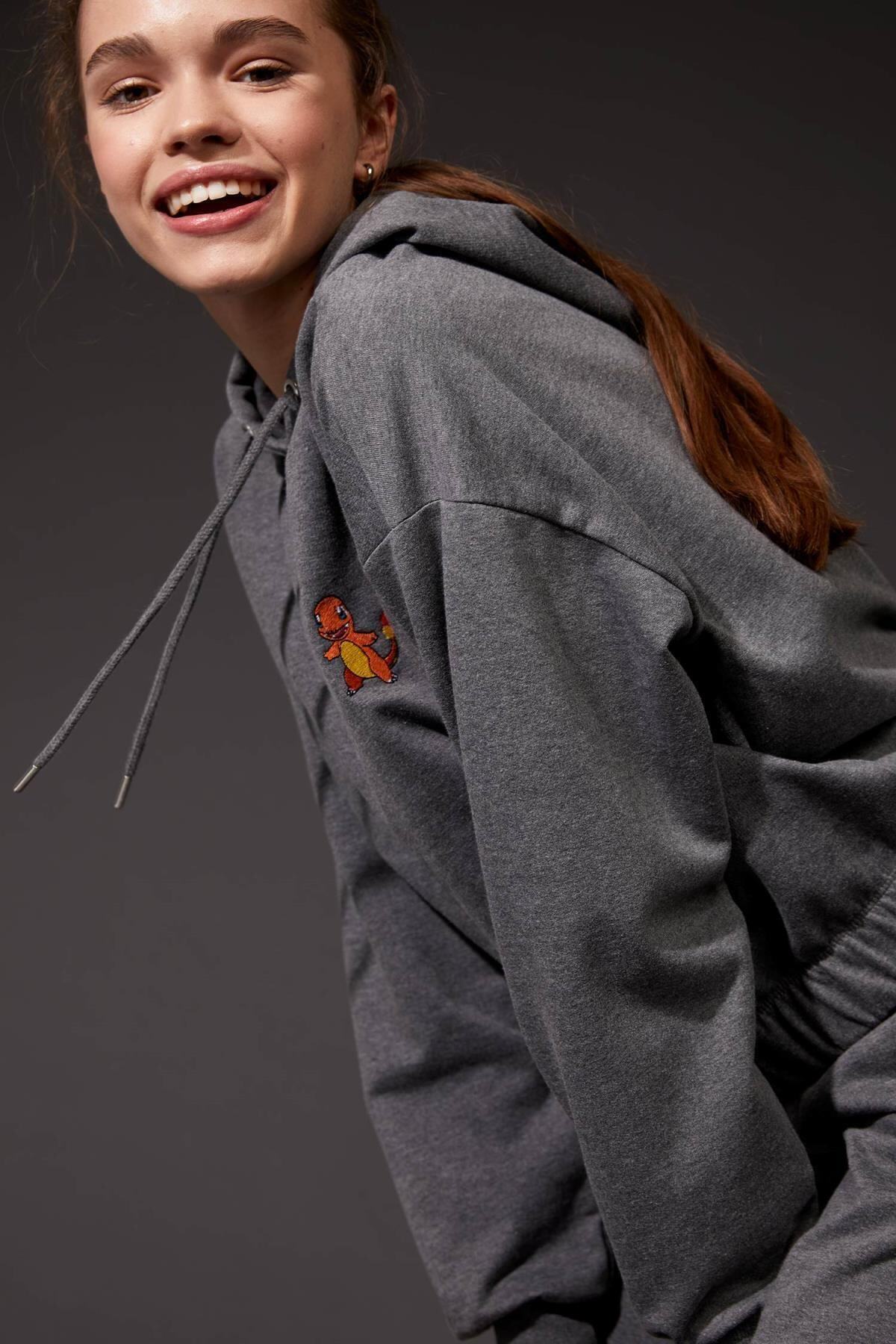 DeFacto Kadın Antrasit Pokemon Lisanslı Beli Lastikli Crop Sweatshirt T6227AZ20WN