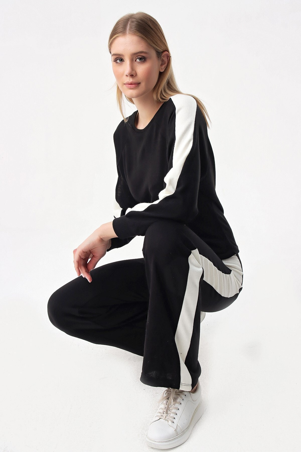 By Saygı Kadın Siyah Yanı Bantlı Akrilik Triko Takım S-21K1320015