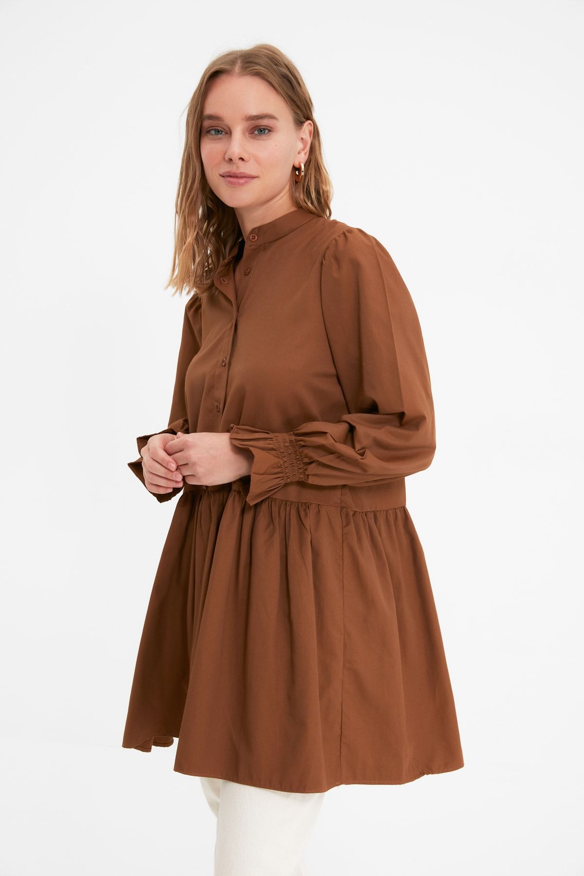 Trendyol Modest Kahverengi Dik  Yaka Kol Detaylı Volanlı Tunik TCTAW22UK0151