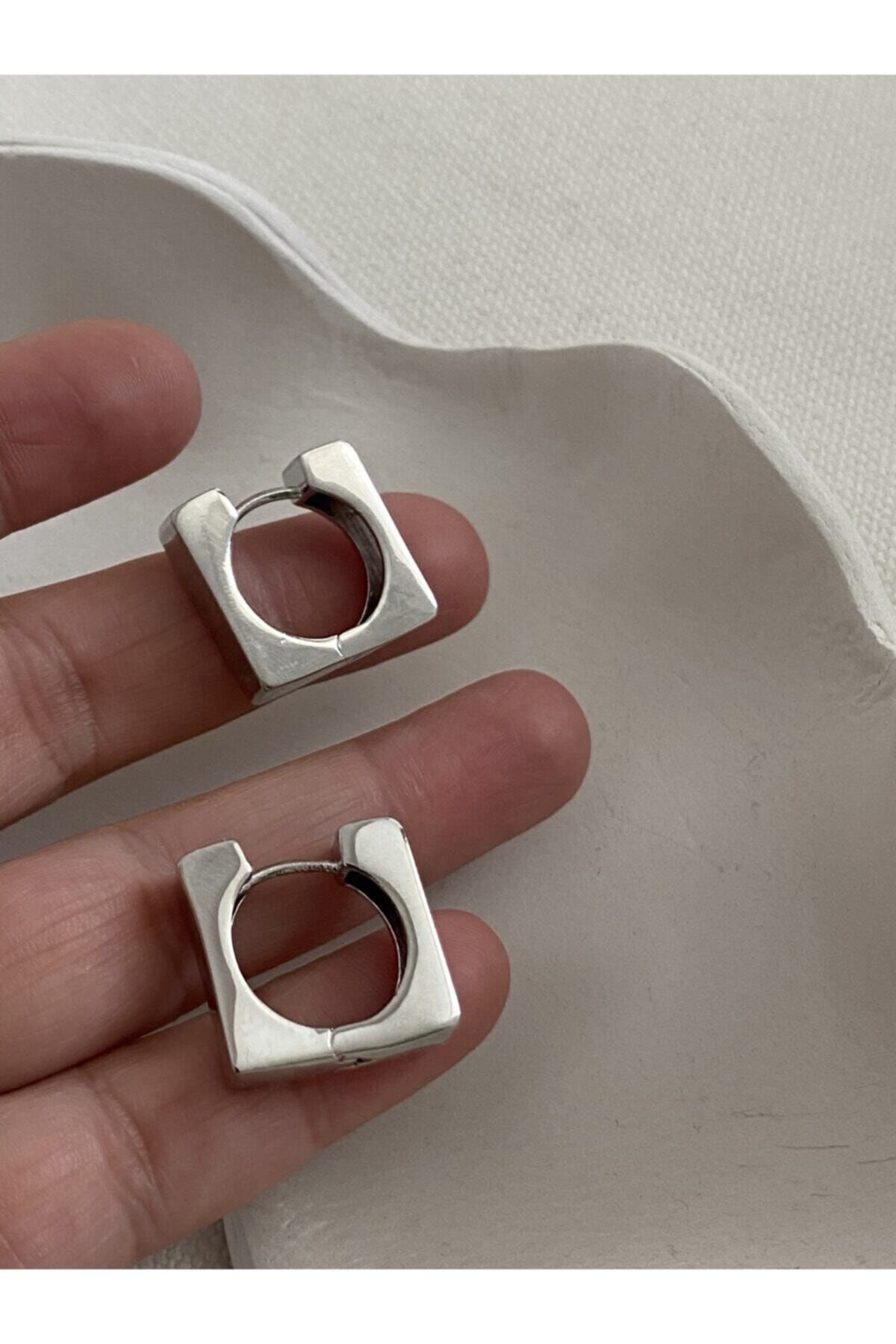 Vi store Çelik Gümüş Renk Kare Küpe
