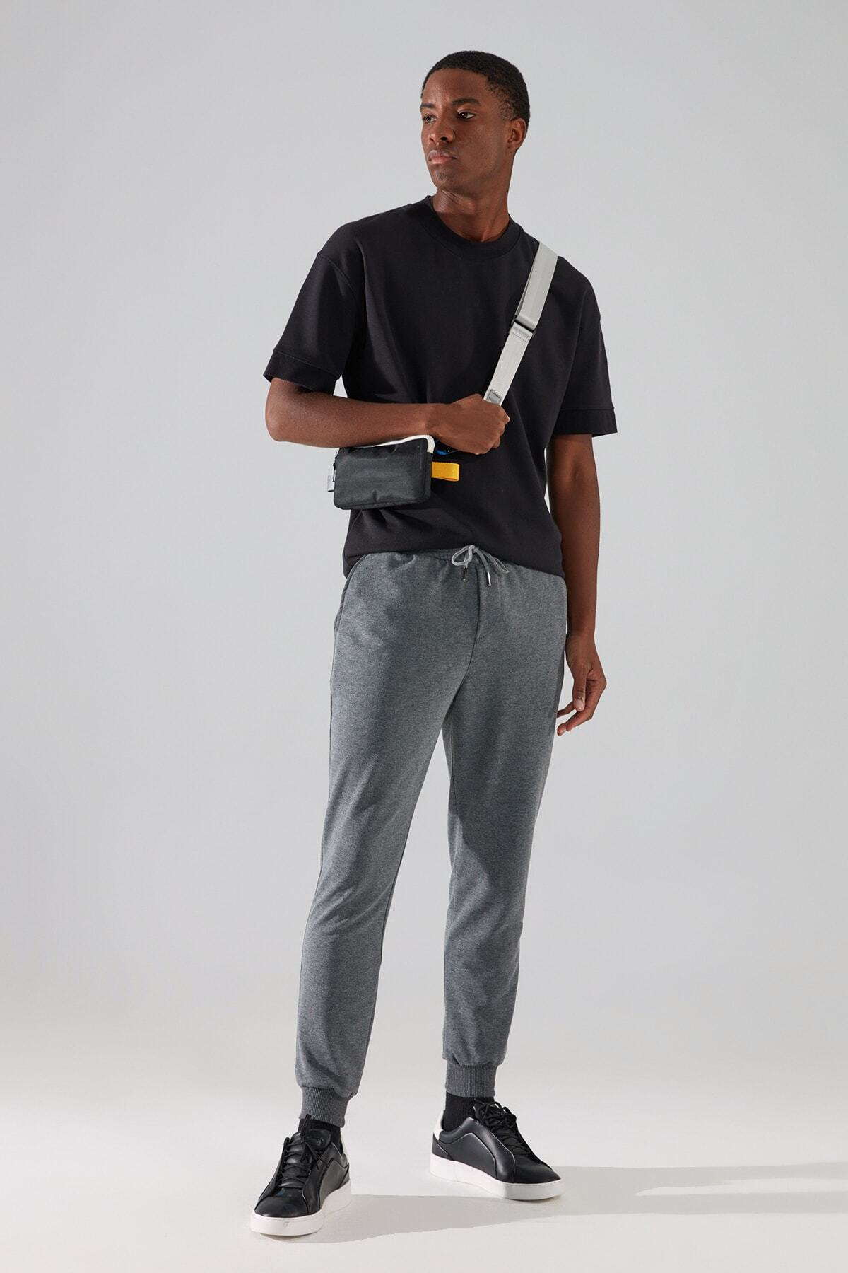 TRENDYOL MAN Antrasit Basic Regular Fit Eşofman Altı TMNAW20EA0166