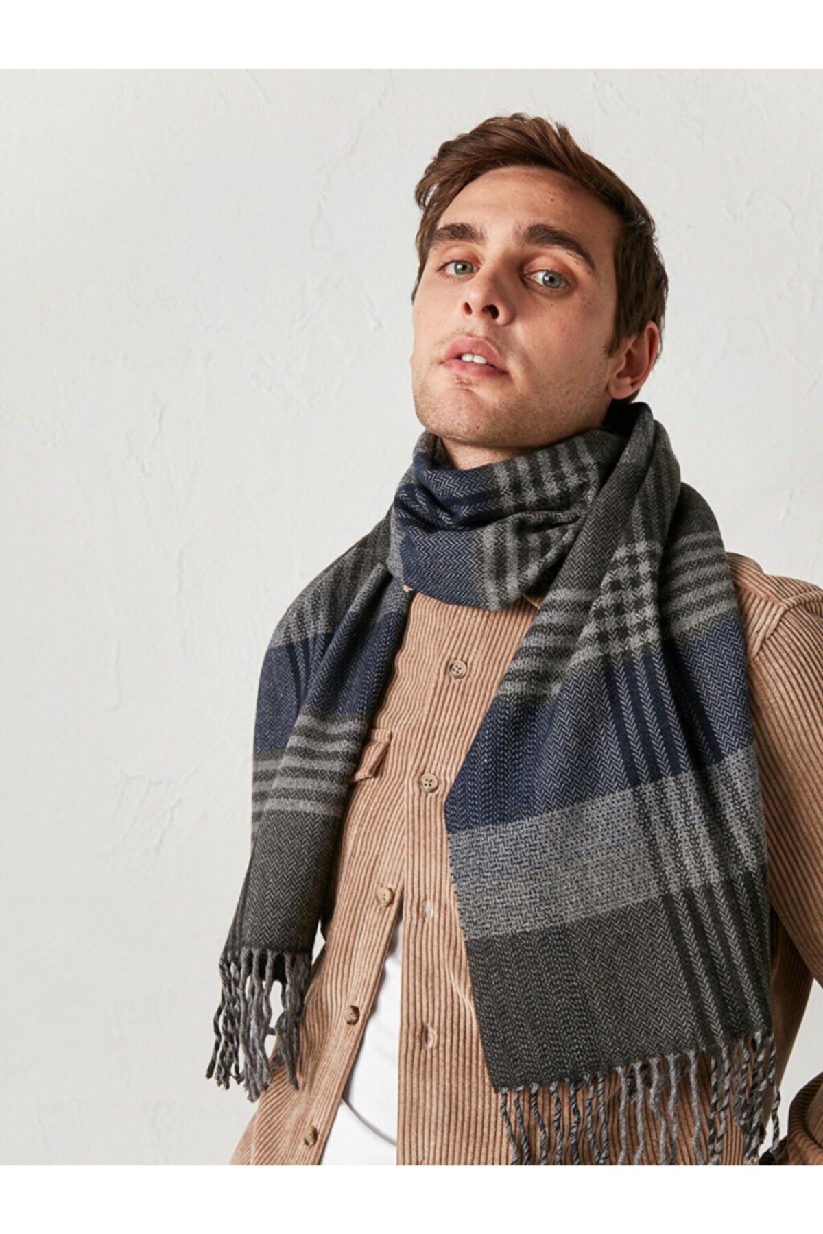 LC Waikiki Akrilik Saçaklı Atkı