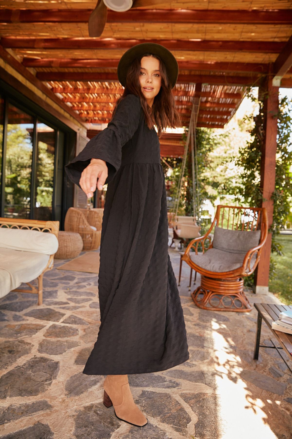 Trendyol Modest Siyah Bisiklet Yaka Balon Kol Elbise TCTAW22EB0098