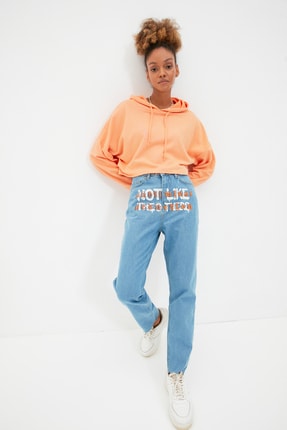 TRENDYOLMİLLA Mavi Baskılı Y&uuml;ksek Bel Mom Jeans TWOAW22JE1109