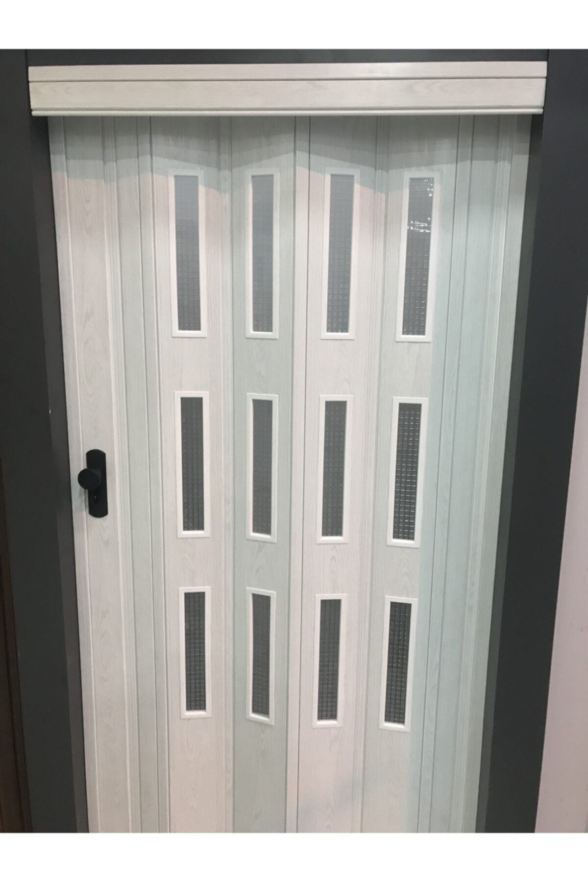 KAPER Katlanır Pvc Akordiyon Kapı-camlı Akağaç-en: 148-162 Cm-boy: 220 Cm E Kadar Tüm Ölçüler