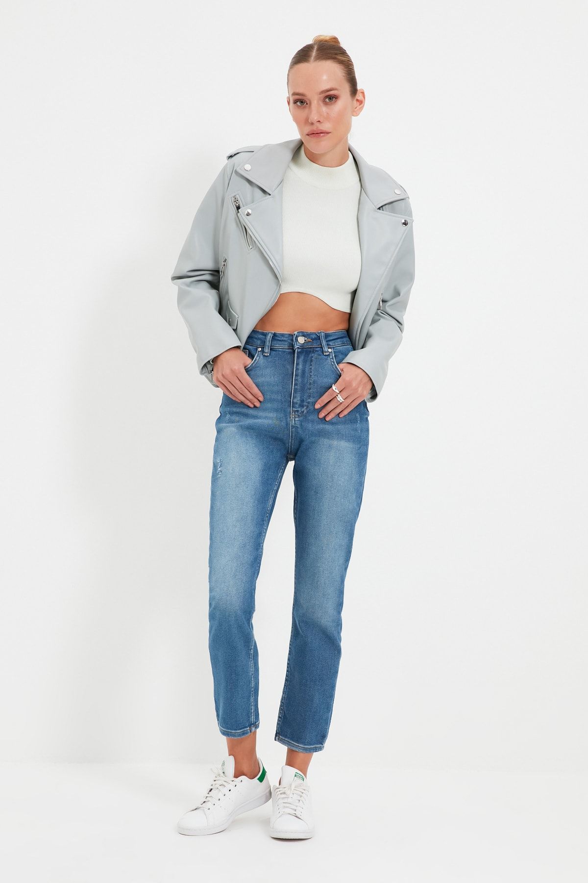 TRENDYOLMİLLA Lacivert Yırtıklı Yüksek Bel Slim Fit Jeans TWOAW22JE0975