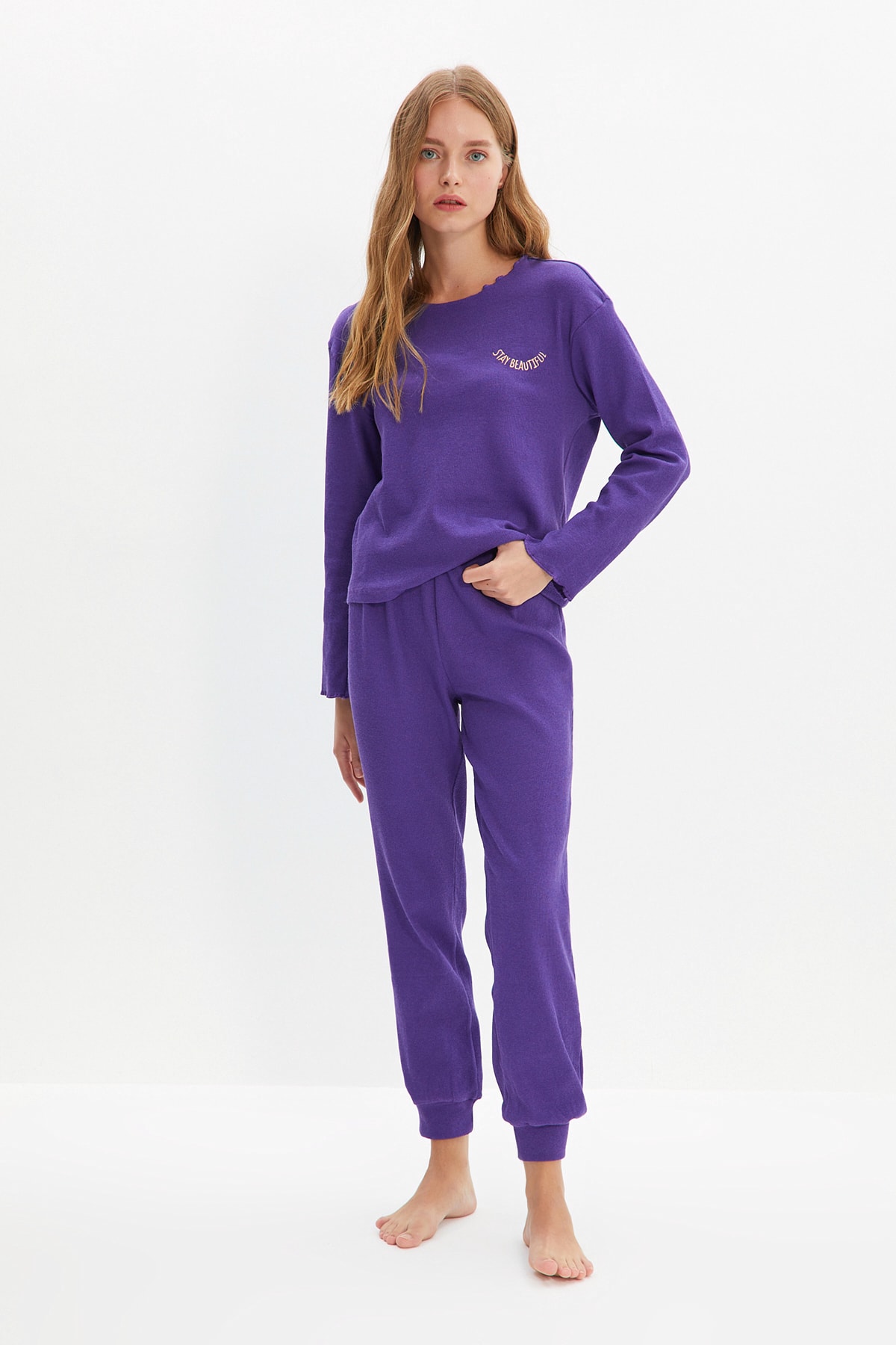 TRENDYOLMİLLA Mor Nakışlı Kaşkorse Örme Pijama Takımı THMAW22PT0669